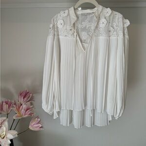 Alice + Olivia Pleated Embroidered White Flowy Top Size:XS